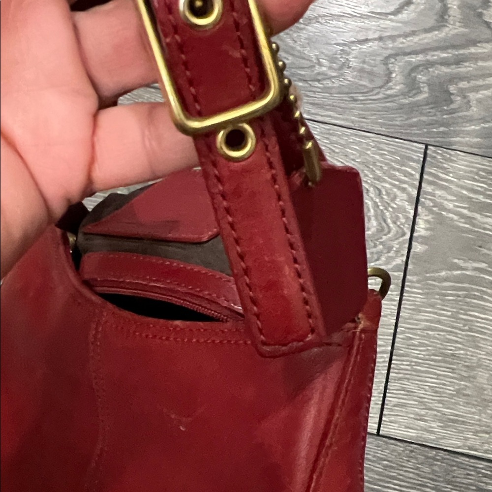 Chic Burgundy Leather Shoulder Bag - Picture 6 of 14